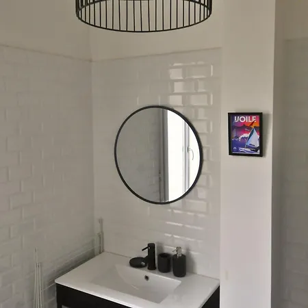 Hypercentre-perret, Emplacement Ideal, Cocon Cozy Et Chaleureux De 50m2